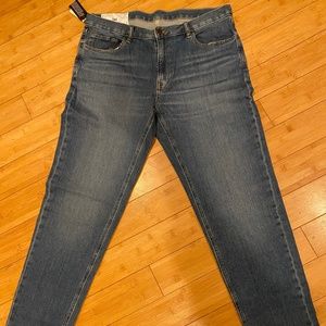 Banana Republic Men’s Organic Athletic light wash tapered fit Jeans 36 x 34